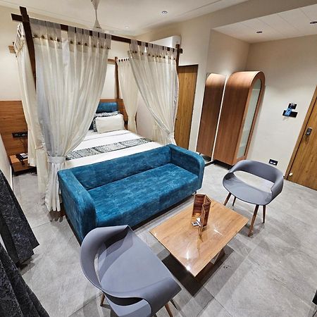 Hotel Nova Palm Rajkot Esterno foto
