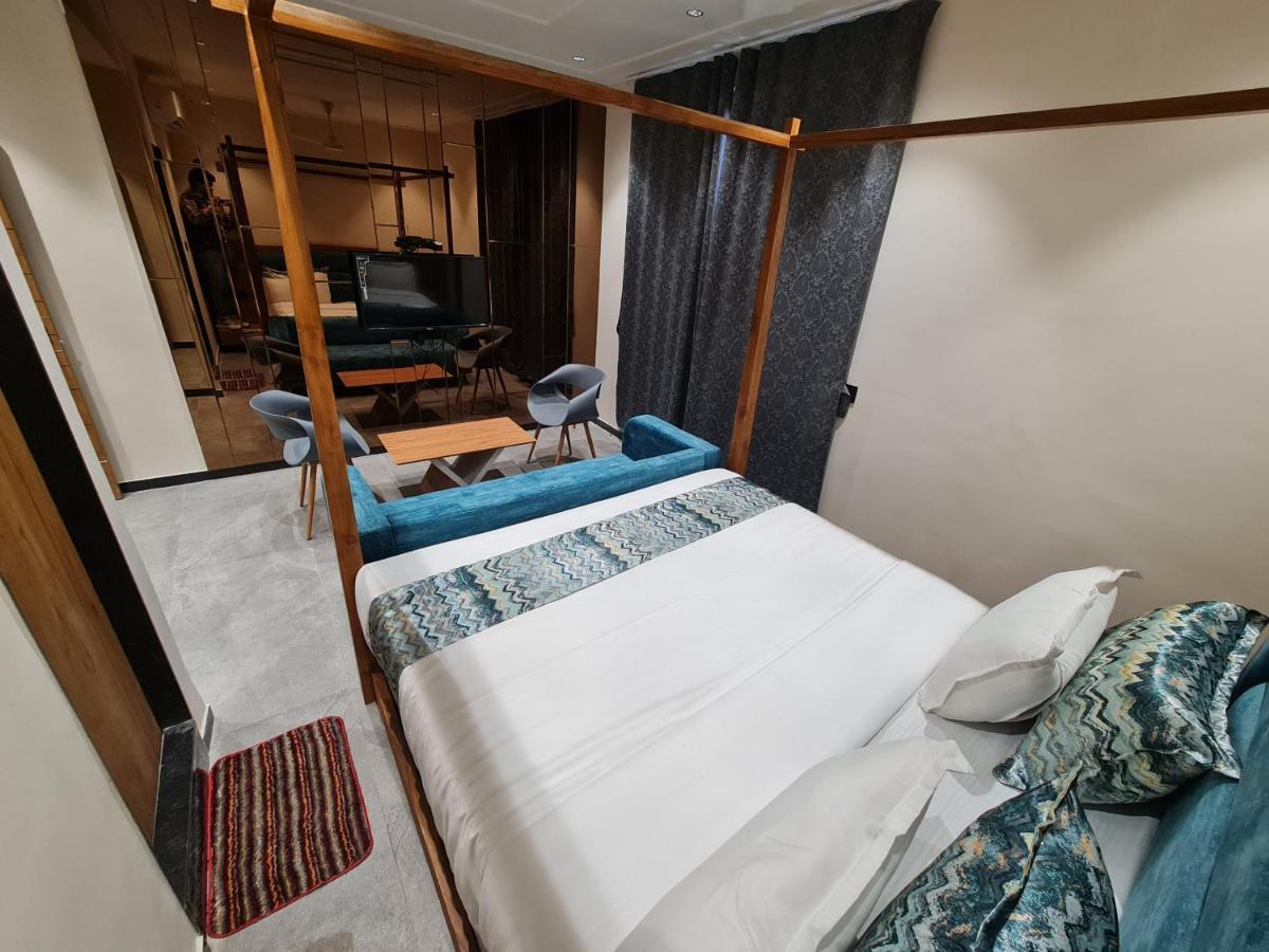 Hotel Nova Palm Rajkot Esterno foto
