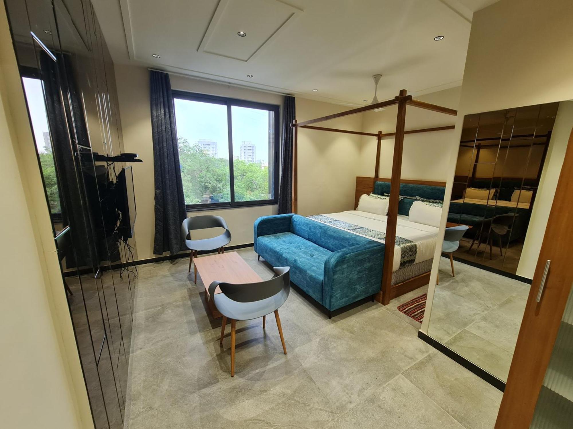 Hotel Nova Palm Rajkot Esterno foto