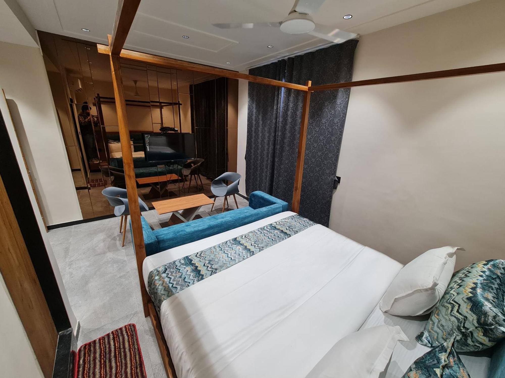 Hotel Nova Palm Rajkot Esterno foto