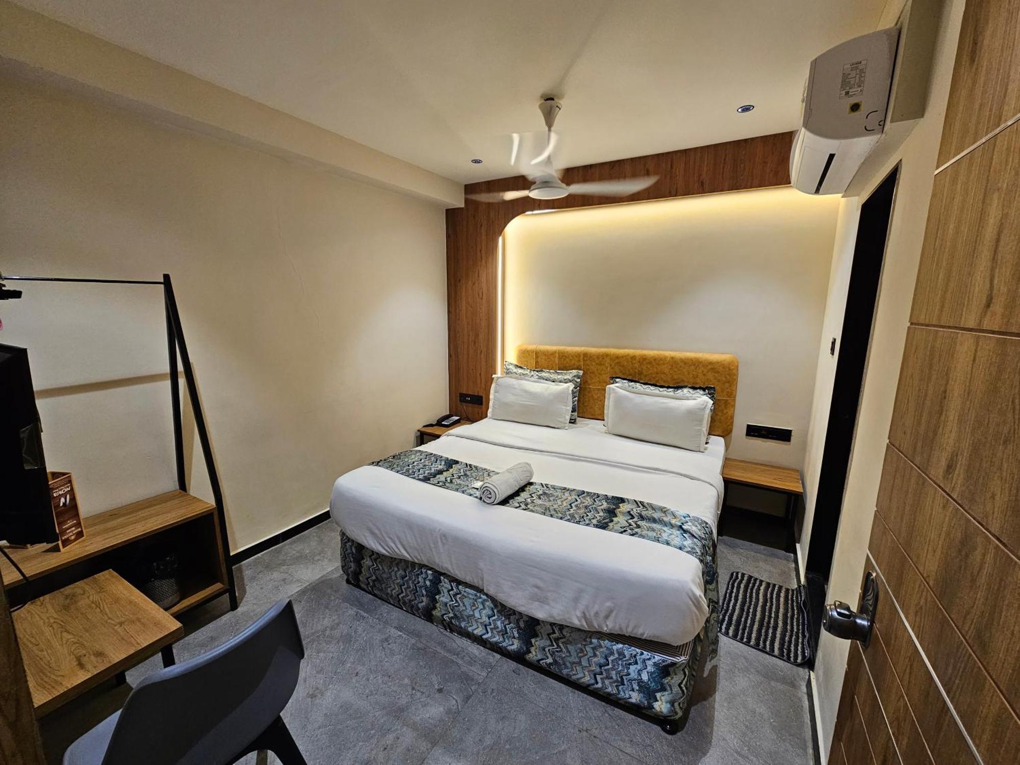 Hotel Nova Palm Rajkot Esterno foto