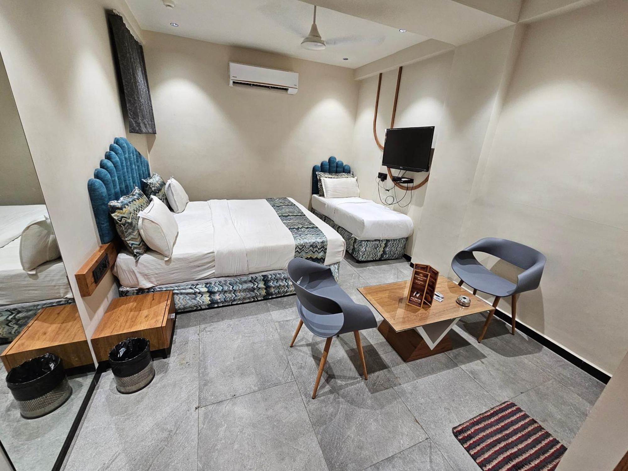 Hotel Nova Palm Rajkot Esterno foto