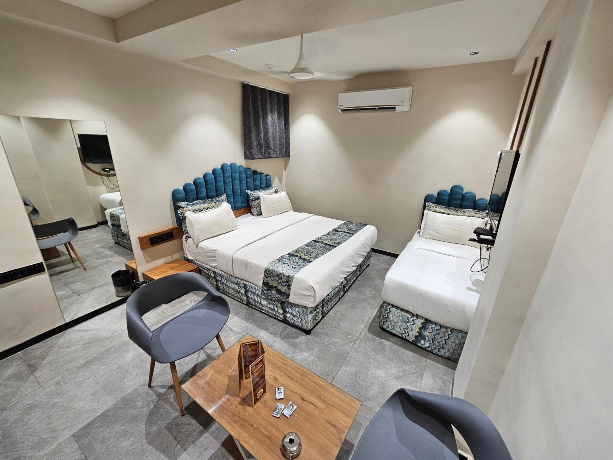 Hotel Nova Palm Rajkot Esterno foto