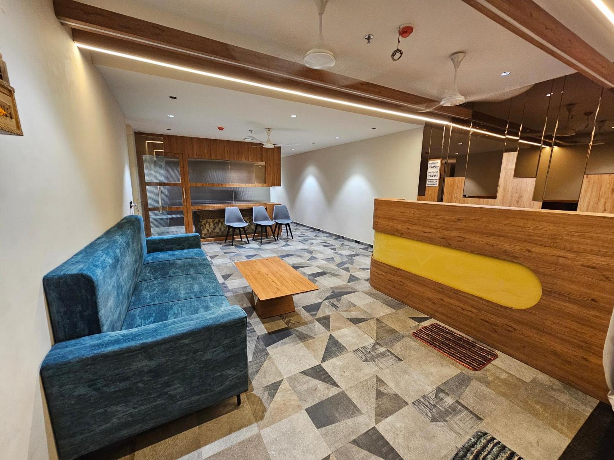 Hotel Nova Palm Rajkot Esterno foto